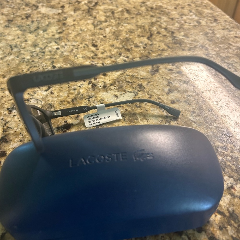 Men’s LACOSTE SUNGLASSES AND CASE